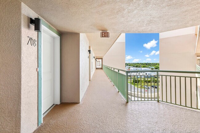 Building Photo - 605 Kemp St