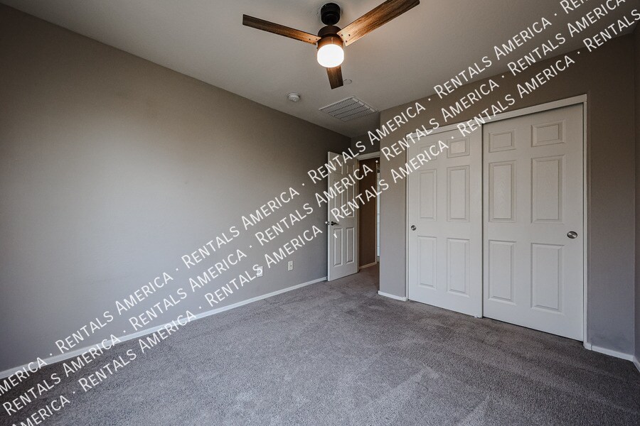 Building Photo - 257 N 56th Pl