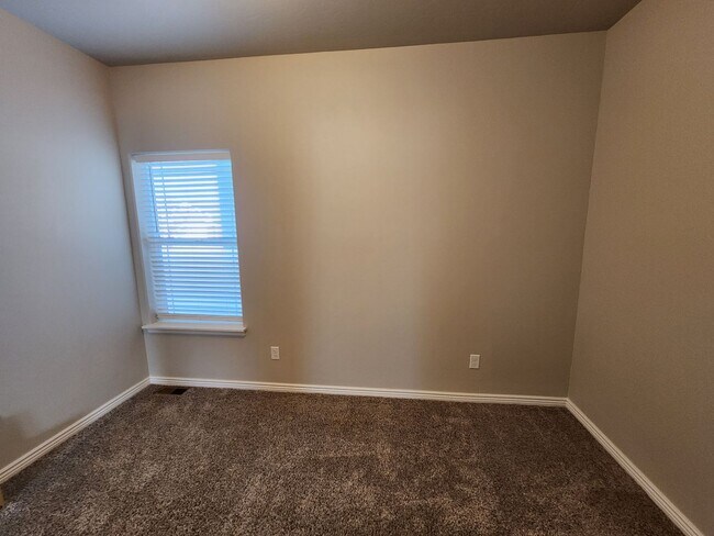 Building Photo - Beautiful, Immaculate Home in Northwest Tw...