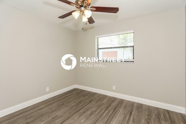 Building Photo - 4 Bedroom Pet-Friendly Home in Lauderhill, FL with Main Street Renewal