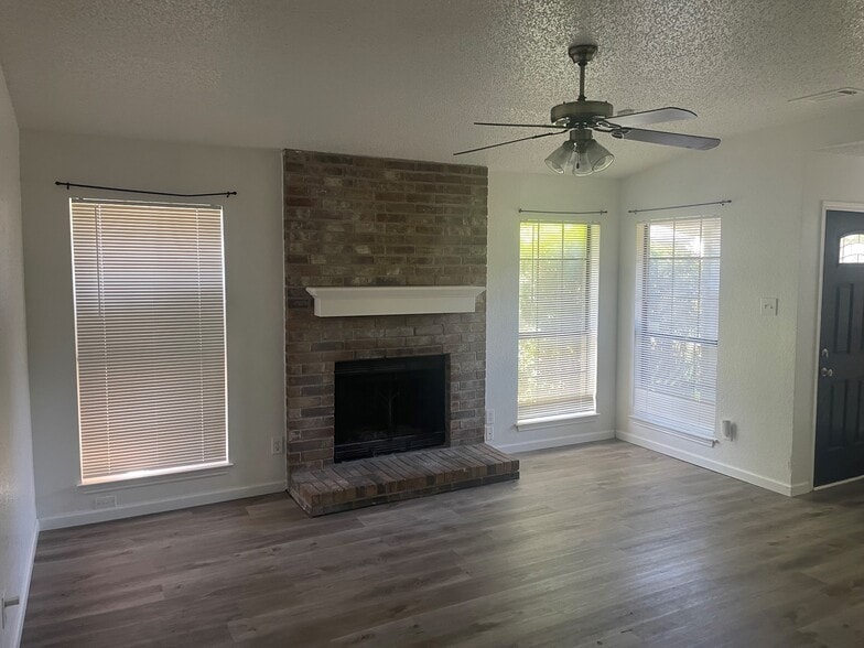 Living Room - 5832 Silver Sage Dr