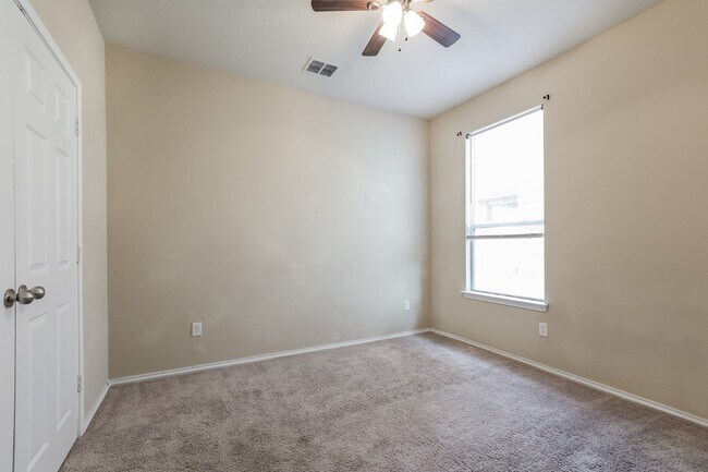 Building Photo - 24262 Invitation Oak