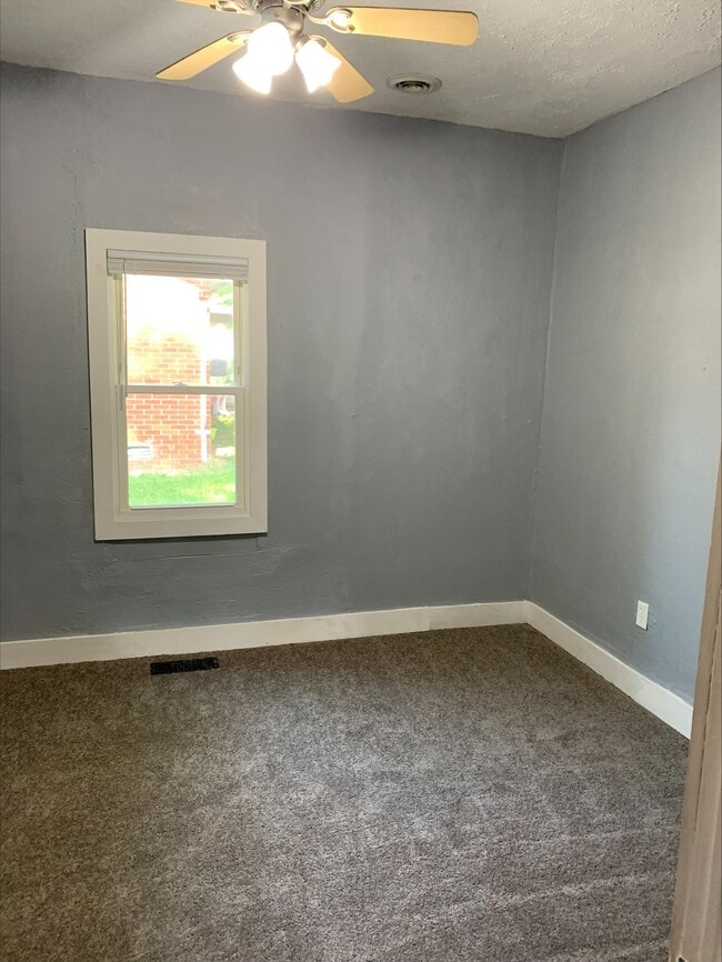 Building Photo - 1526 E 36th St