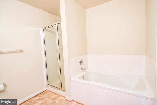 Building Photo - 45521 Westmeath Way