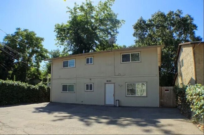 Primary Photo - 818 W 1st St