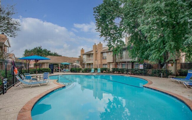 Building Photo - 10615 Briar Forest Dr