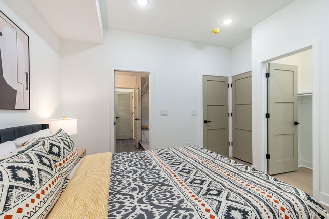 Building Photo - 609 S Orianna St