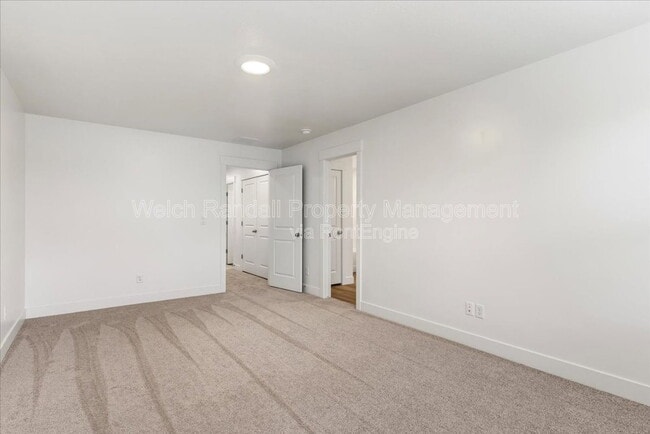 Building Photo - 1041 N 200 W