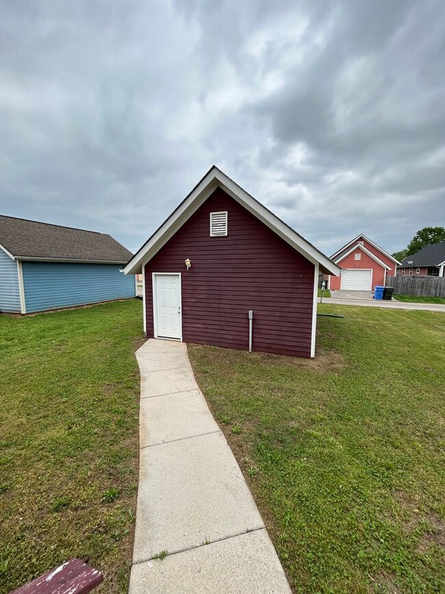 Building Photo - 3 Bed | Bonus Room | 2.5 Bath | Detached C...