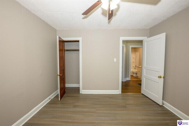 Building Photo - 514 Henry St