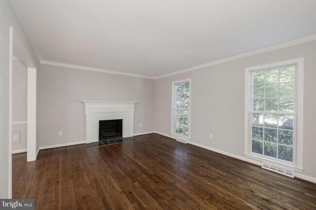 Building Photo - 4887 35th Rd N