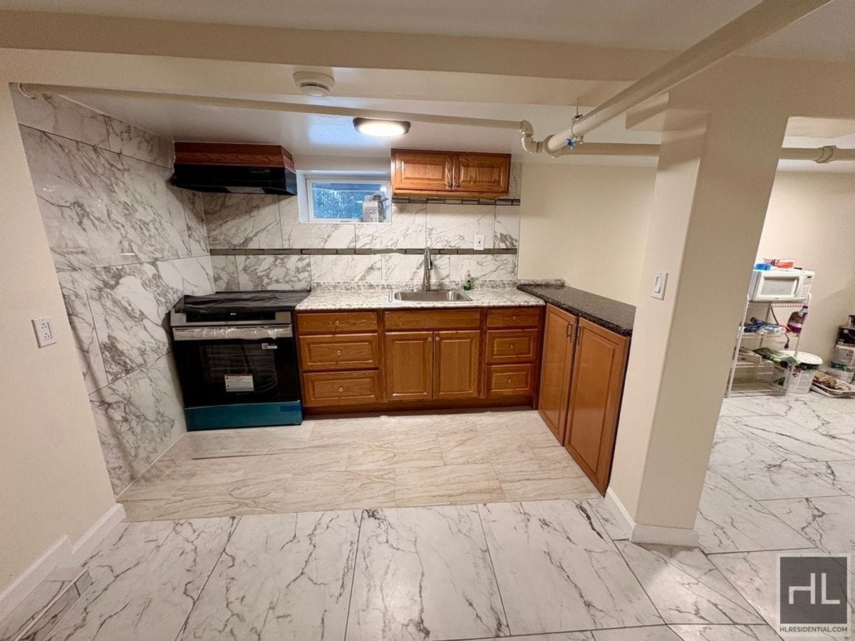 Building Photo - clover street, YONKERS