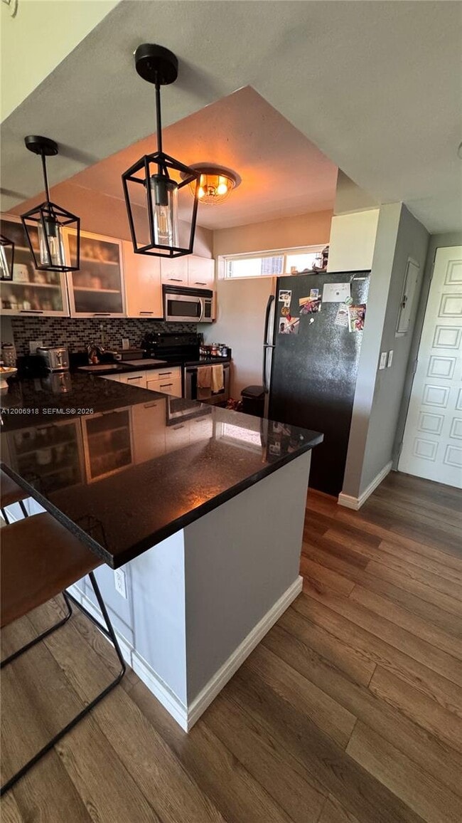 Building Photo - 650 NE 64th St