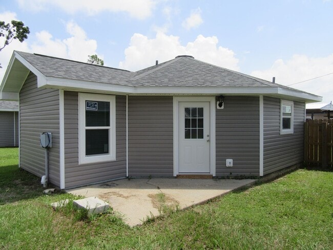 Building Photo - 1302 Grace Ave