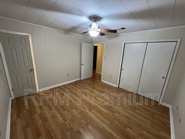 Building Photo - 4143 Nelson St