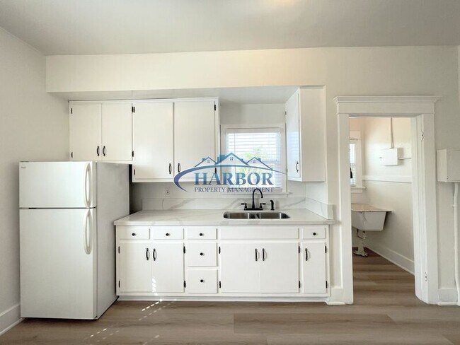 Building Photo - 426- 430 West 22nd Street