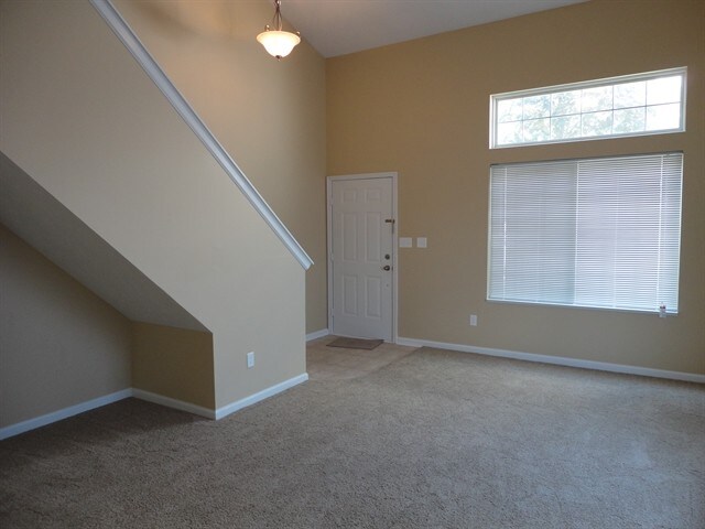 Building Photo - 695 Mountain Pine Dr