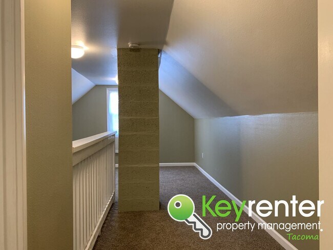 Building Photo - Recently Remodeled 3bd/1.5Bath Tacoma House!