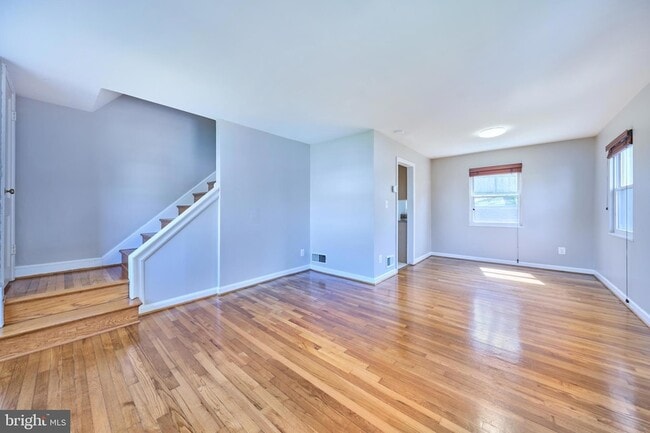 Building Photo - 2319 Riverview Terrace