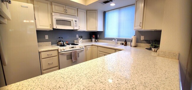 Building Photo - 46568 Arapahoe Dr