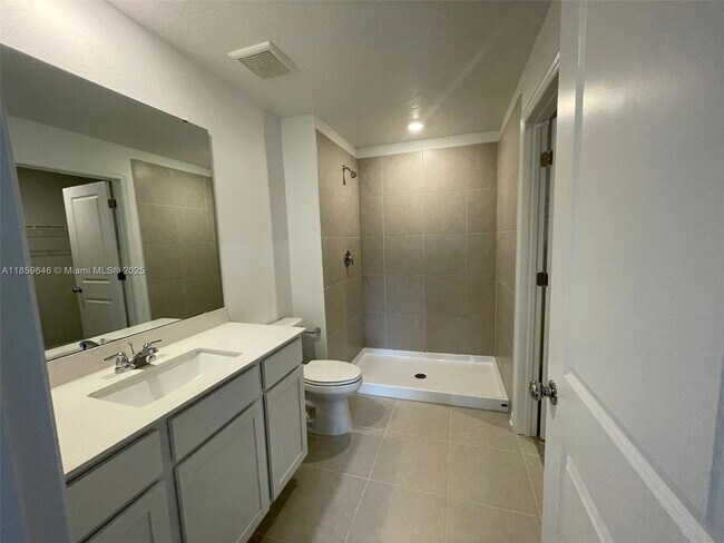 Building Photo - 1543 Jessica Blvd