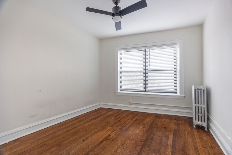 Building Photo - 5505 N Lincoln Ave