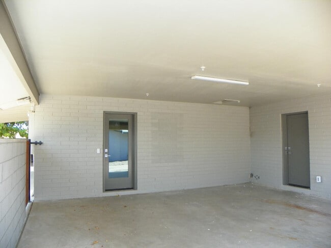 Building Photo - 8337 E Meadowbrook Ave