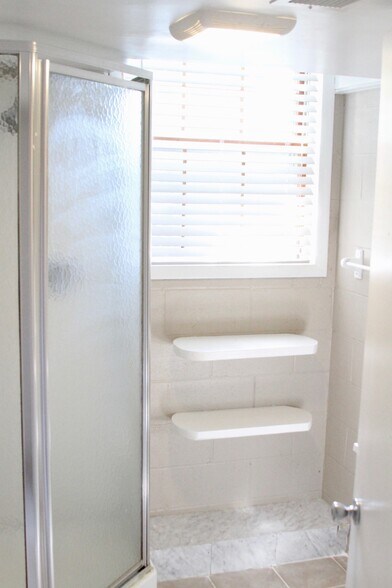 2 Full bathrooms. - 4807 Jeffery Dr