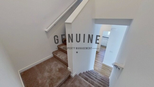 Building Photo - Modern Tri-Level 2Bd 2.5Ba Townhouse in Irvine!