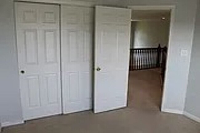 Building Photo - Beautiful 5 Bedroom Plainfield Home for Rent