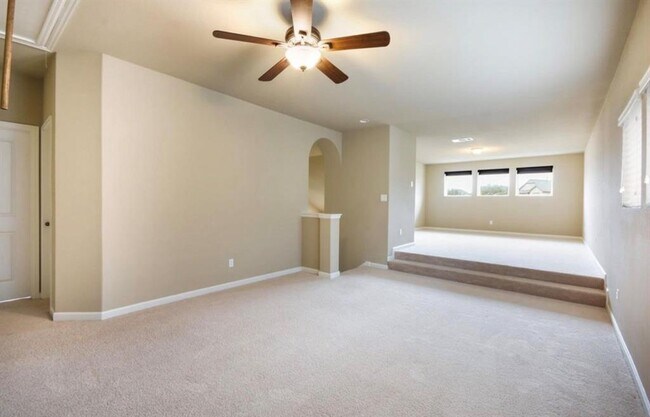 Building Photo - 213 Simmons Dr