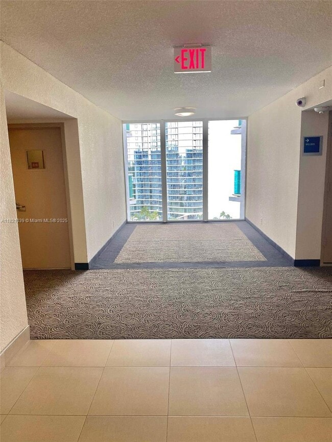 Building Photo - 100 Bayview Dr