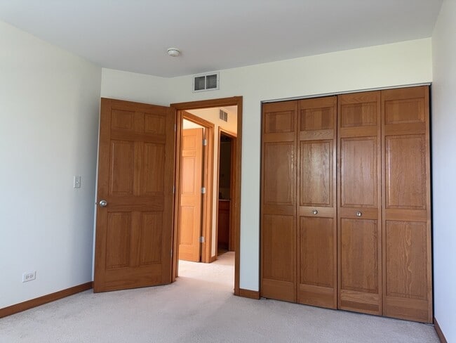 Building Photo - 2216 Evergreen Cir