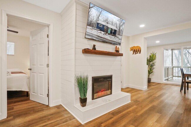 Building Photo - 159 Wolfe Hill Rd