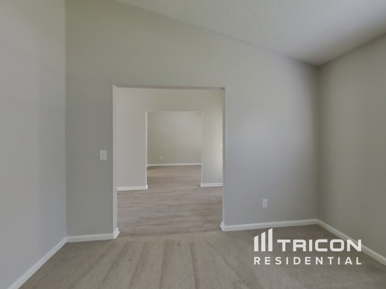 Building Photo - 955 Chalmet Ln