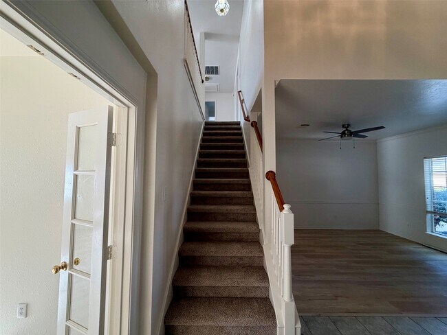 Building Photo - 2317 Orleans Ln