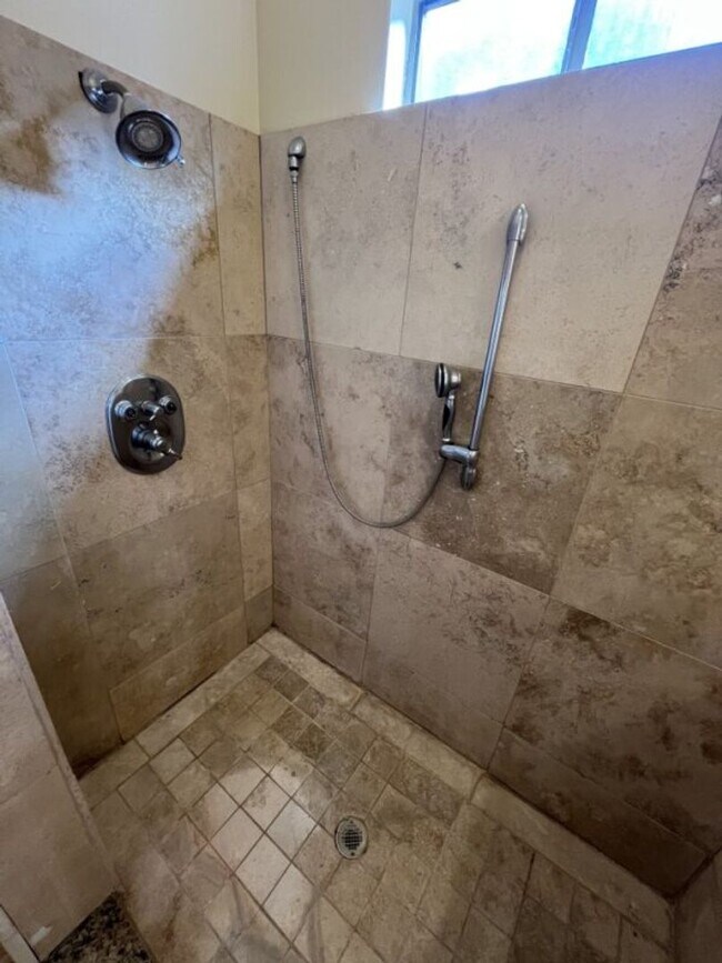 Building Photo - Elegant Two-Story Home with Outdoor Kitchen in Desirable Shadows Lake