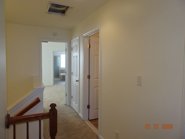 Building Photo - 3 Bedroom Townhome Rental in Liberty Crossing