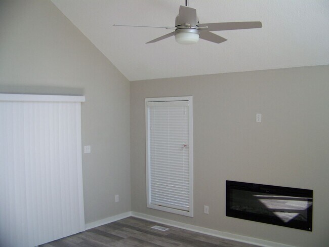 Building Photo - WATERS EDGE