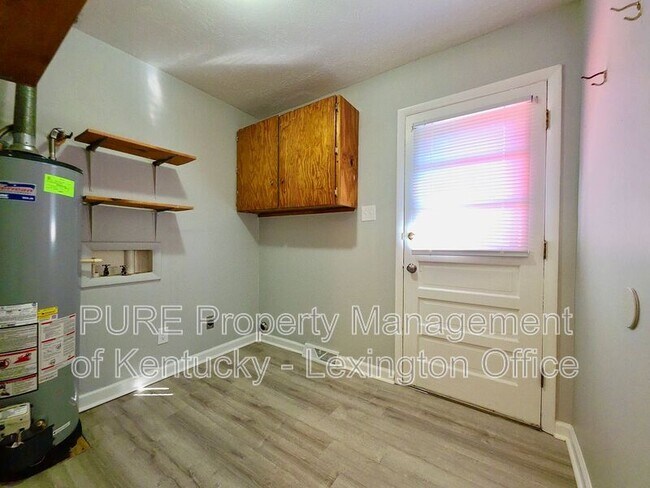 Building Photo - 3510 Lansdowne Dr