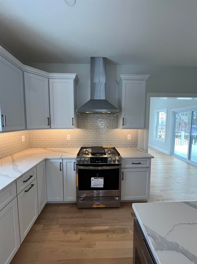 Building Photo - 5 Kinsman Ln