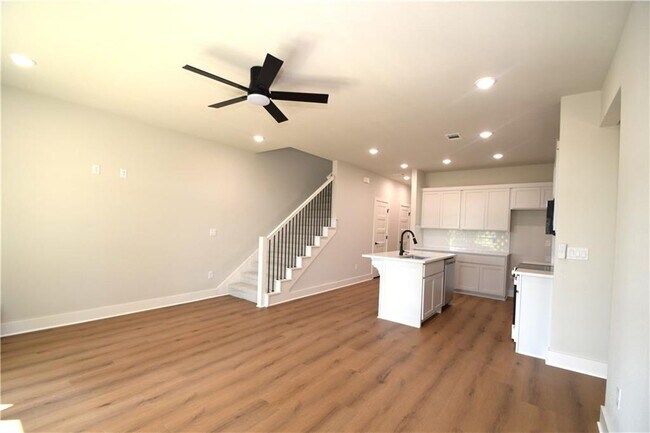 Building Photo - 1841 Lapis Ave