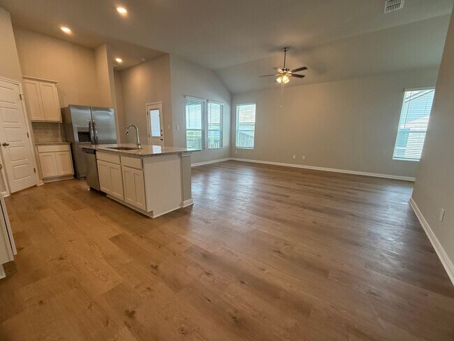 Building Photo - Come and See for Yourself Why Emma Park is...