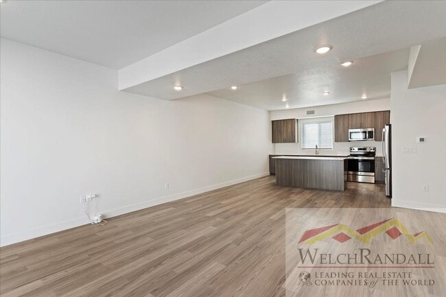 Building Photo - Beautiful 3 Bed 2.5 Bath Townhome in West ...