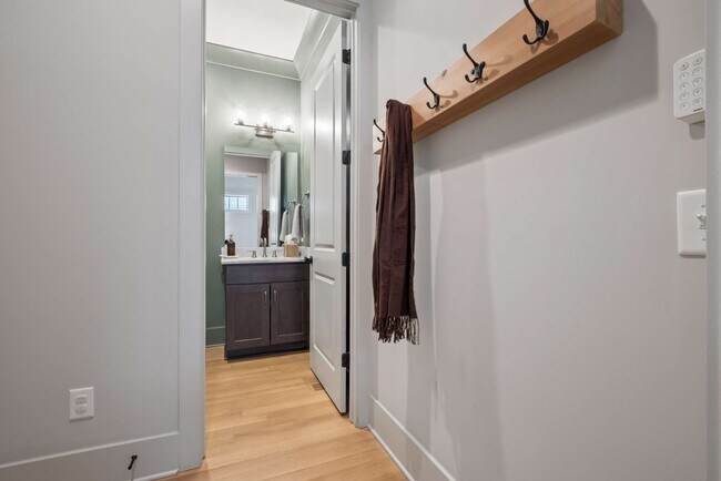 Building Photo - 6368 Alamo Pl