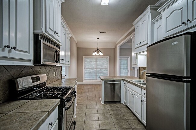 Building Photo - 123 Cedar Green Dr