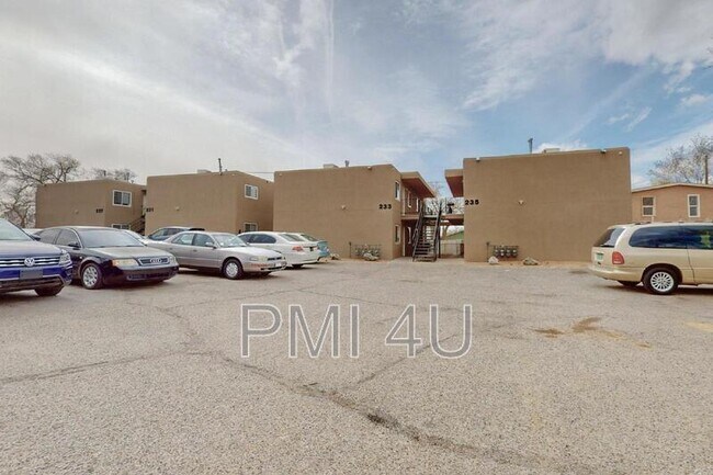 Building Photo - 233 Tennessee St NE