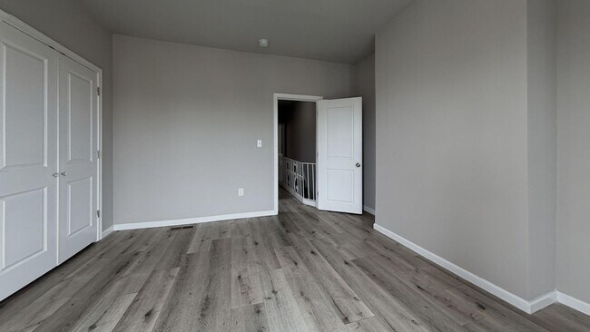 Building Photo - Stunning 3-Bed with Exposed Brick in 19143