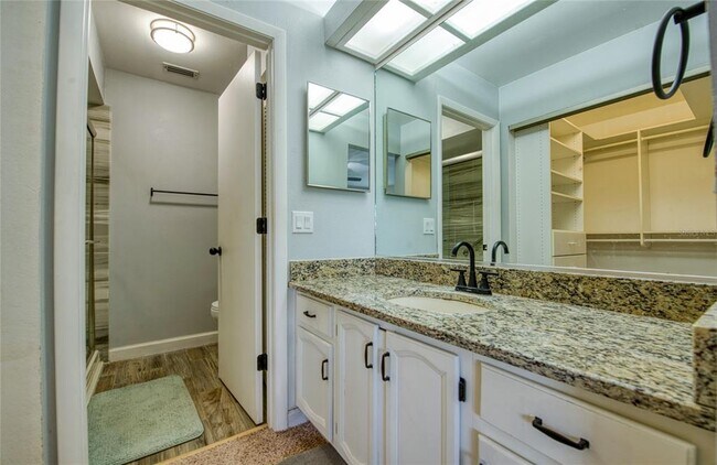 Building Photo - 2478 Bentley Dr