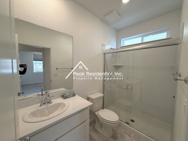 Building Photo - Newer Sacramento 4bd/3ba House!